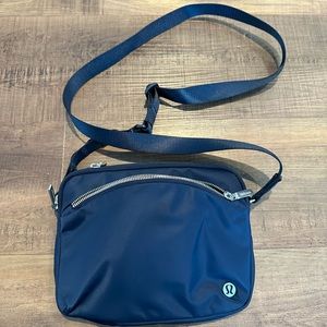 Lululemon city adventure crossbody